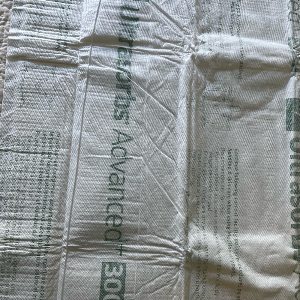 Medline Disposable Mattress Underpads - White with Mint Green Print (Pack of 10) - Picture 8 of 10